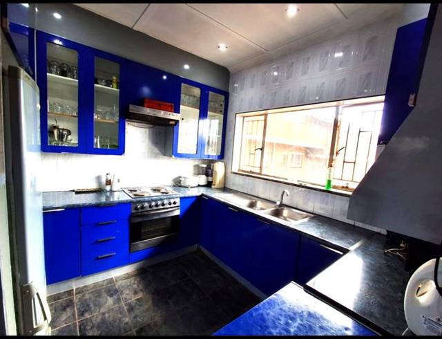 2 BEDROOM APARTMENT FOR SALE IN FOREST HILL